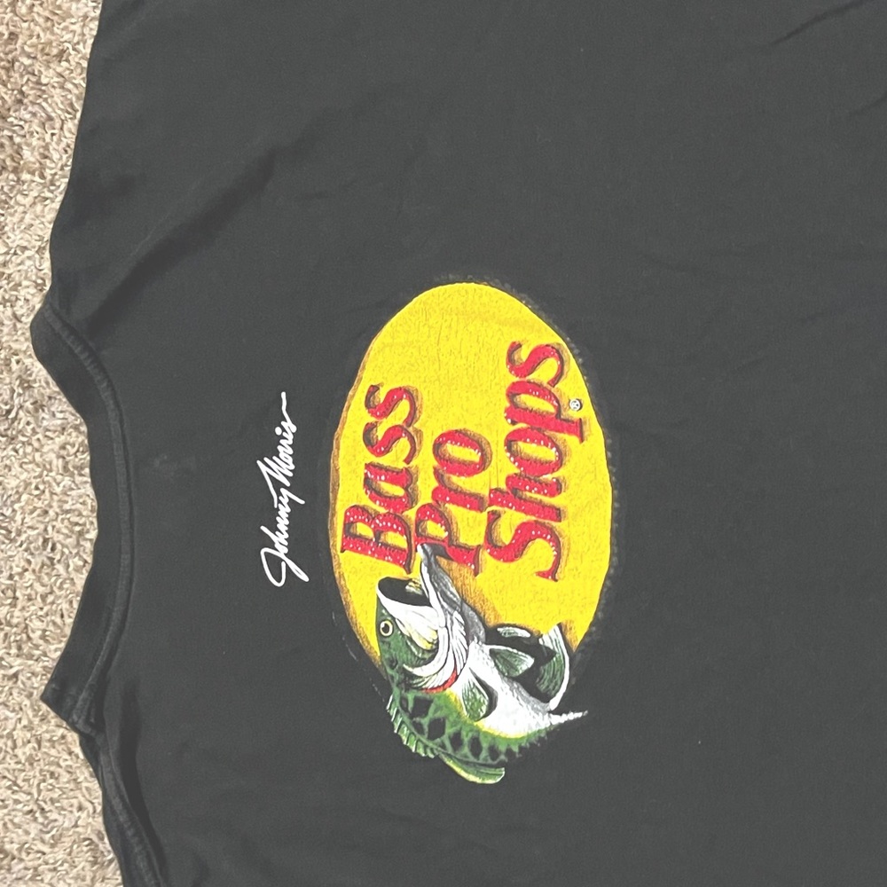 BASS PRO fishing Tee 2XL‼️ fits like a XL‼️